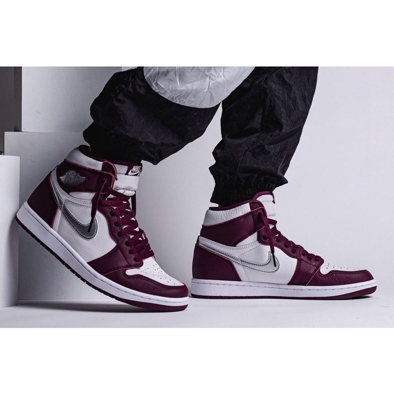 'Giày Cổ Cao' Nike Air Jordan 1 Retro High OG Bordeaux