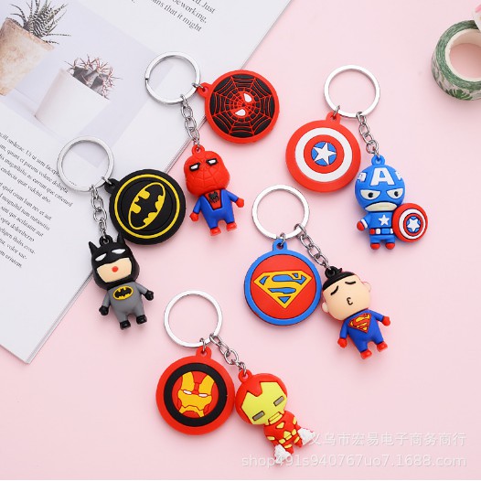 Móc khóa siêu nhân Avengers kèm khiên ( cao su đúc đặc loại lớn)