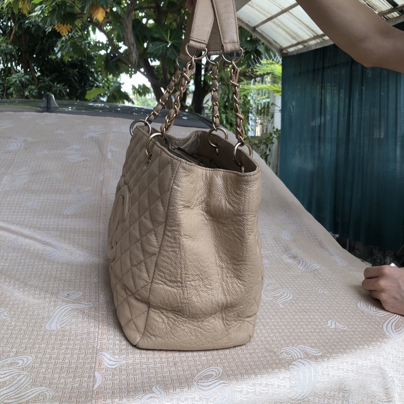 Túi chuẩn si. Túi qua sử dụng. Khách vui lòng xem hình nếu muốn biết thêm thông tin sản phẩm mời khách vô chat . Thanks.