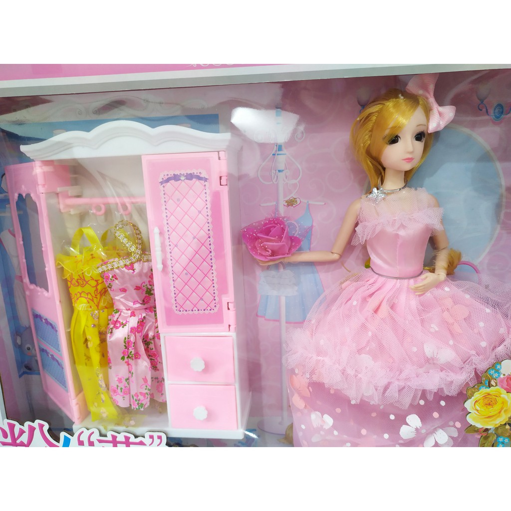 Hộp Búp bê Barbie thời trang có khớp kèm tủ quần áo