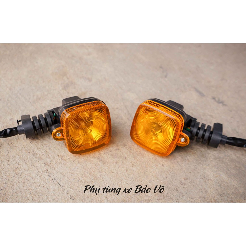 1 cặp xi nhan vuông cào cào chống gãy