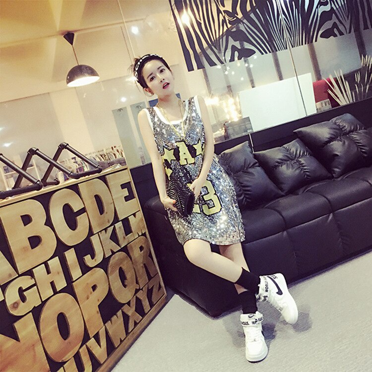 Áo Thun Hip-Hop Dáng Dài Đính Kim Sa 23 Chữ Cái Màu Đen / Bạc / Đỏ Lấp Lánh Phong Cách Jazz Cho Nữ 2047