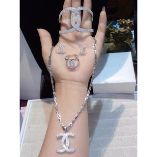 Bộ trang sức nữ mạ bạch kim vô cùng sang chảnh và bền bỉ