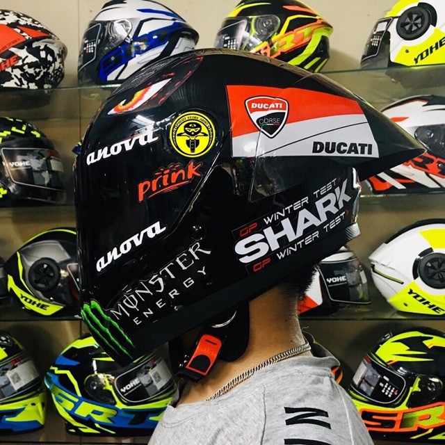 [CHÍNH HÃNG]Mũ Bảo Hiểm Fullface ĐEN BÓNG lên tem SHARK và Đuôi gió SHARK (bảo hành 12 tháng)