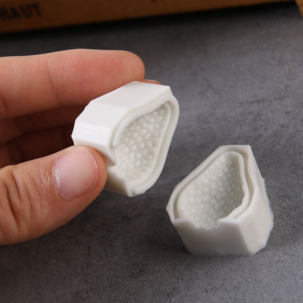 Khuôn Làm Bánh Hình Trái Dâu Tây Bằng Silicon