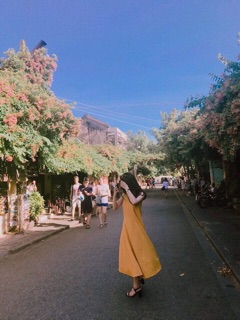 Đầm xoè cột nơ