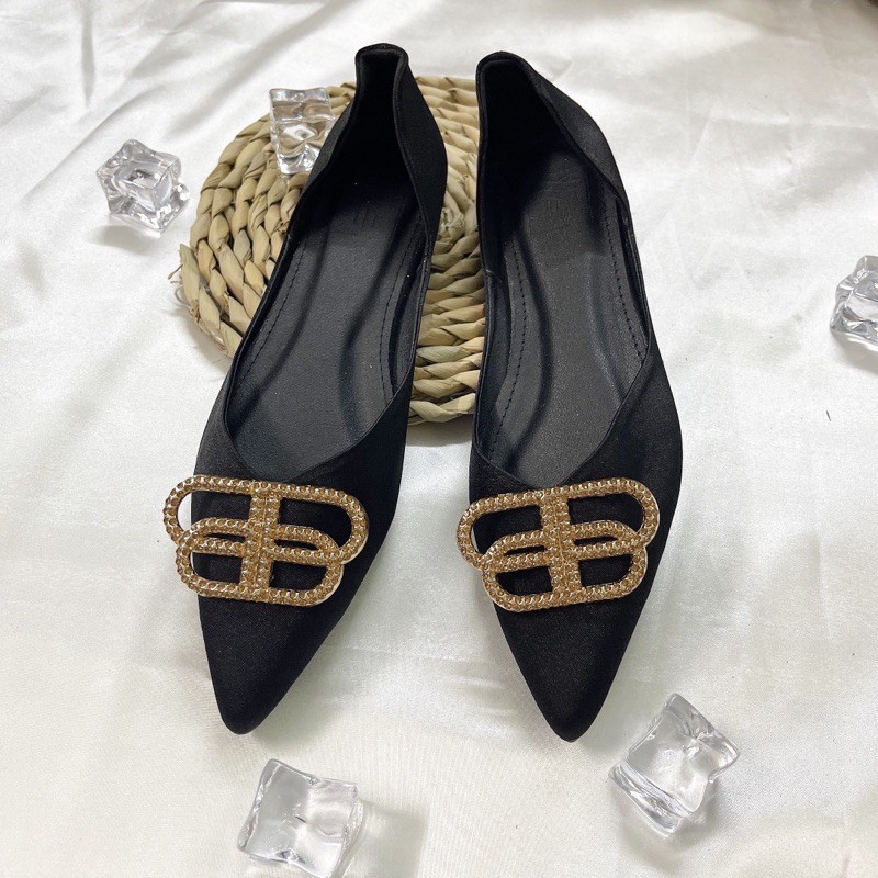 Búp bê hở eo mũi nhọn khoá BB đính đá cao cấp | BigBuy360 - bigbuy360.vn