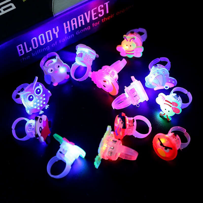 Nhẫn phát sáng hoạt hình có gắn đèn led cho bé, nhẫn đeo tay đồ chơi phát sáng đồ chơi cho bé Master Kids