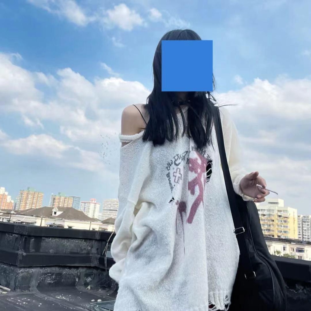 Áo Sweater tay dài cổ tròn rách lỗ Y2k hình trái tim Graffiti