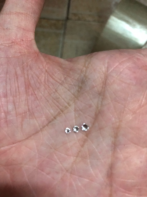 Đá úc đính răng