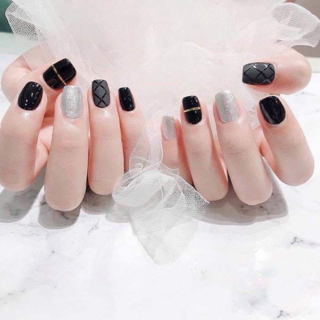 Hộp móng vĩ úp phom thang vuông trong ôm phom đủ size (504 móng )