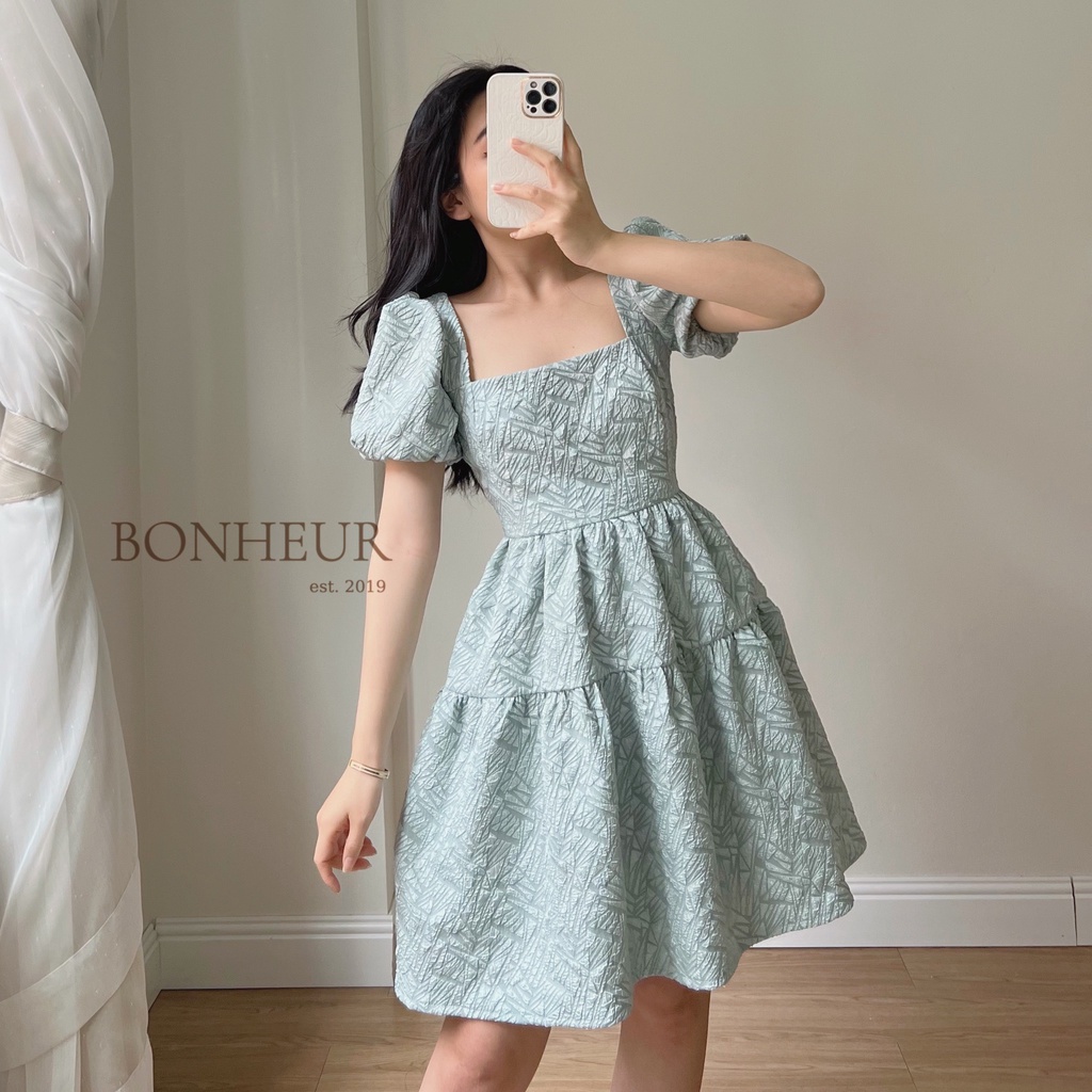 Váy cổ vuông đầm xoè hở lưng buộc dây tiểu thư tay bồng tôn dáng 3 tầng chất gấm xốp nổi cao cấp TẶNG KÈM ĐÔI DÁN Sara | BigBuy360 - bigbuy360.vn