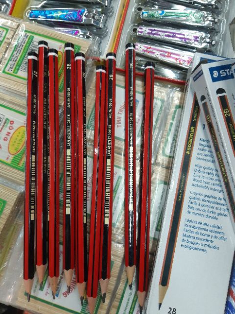 1 HỘP CHÌ ĐỨC STAEDTLER