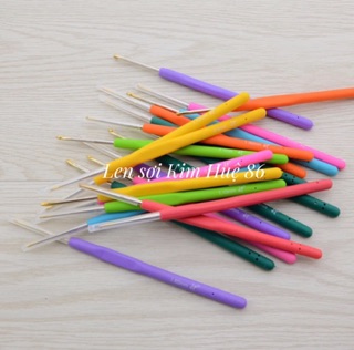 Kim móc cán dẻo-Kim móc len thủ công,phần mũi bằng thép hợp kim,cán bọc nhựa silicon dẻo,đầu móc(2-10)mm,dài 13.4cm+-10%