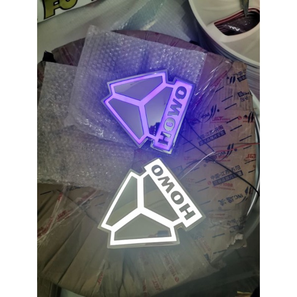Logo HOWO A7 LED dùng cho xe HOWO T7H, T5G.