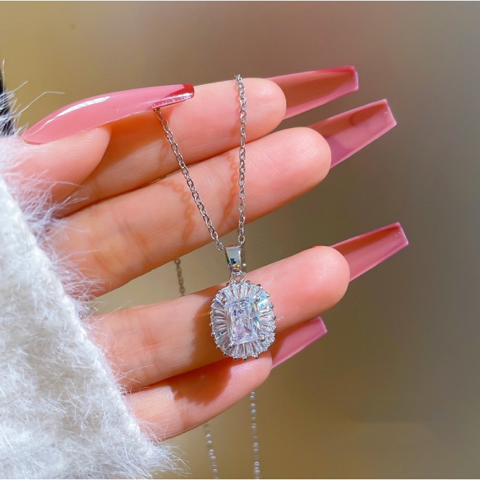 Dây Chuyền Titan Đính Đá Nhân Tạo Lấp Lánh Sang Trọng TT 4176