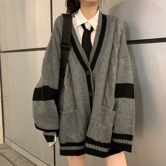 CARDIGAN CỔ V MÀU XÁM KHÓI, BASIC