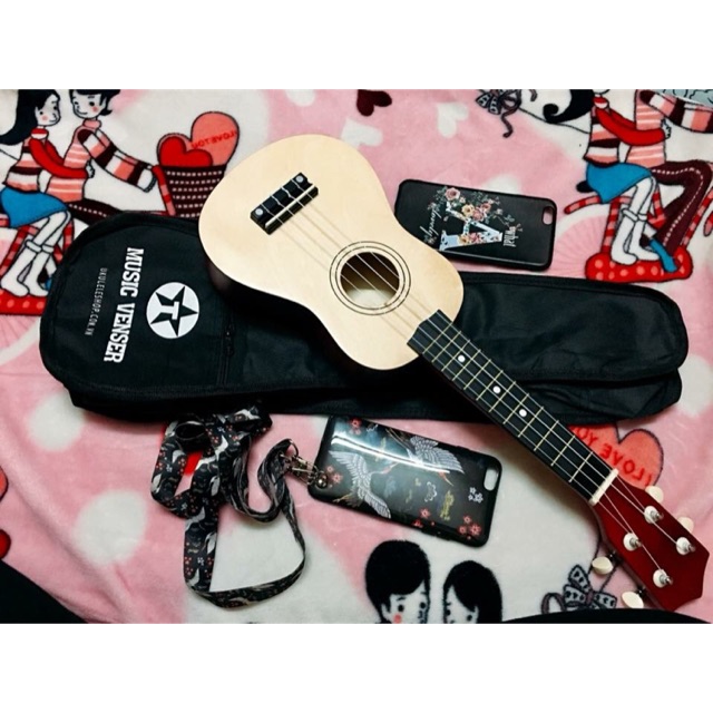 ĐÀN UKULELE GỖ KÈM BAO VẢI VÀ CAPO