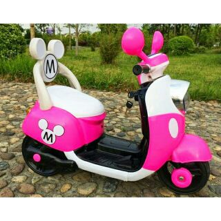 XE MÁY VESPA HỒNG CHO BÉ GÁI
