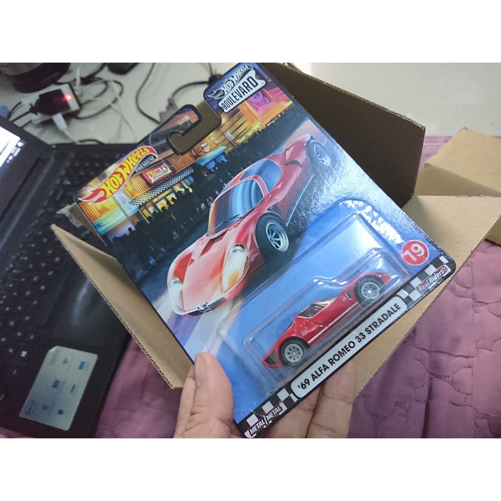 Xe Hotwheels 69 Alfa Romeo 33 Stradale (Bánh Cao Su)