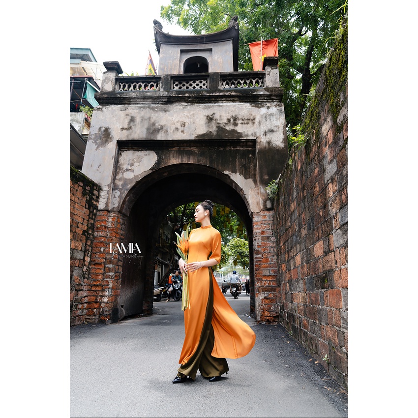 Áo dài truyền thống Lamia Design AD073 lụa latin màu cam trơn rạng rỡ