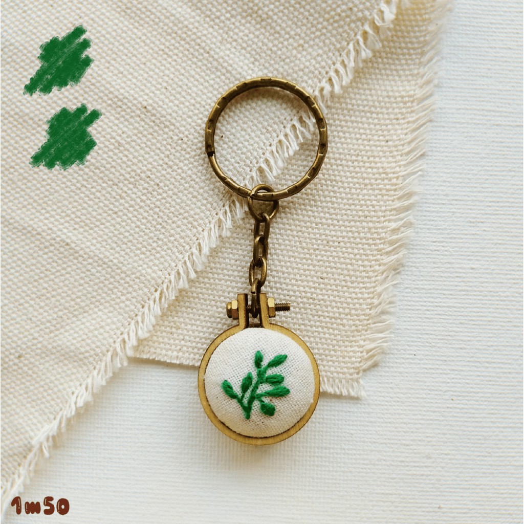 Evergreen - Móc khóa thêu tay handmade / Hand-embroidered keychain