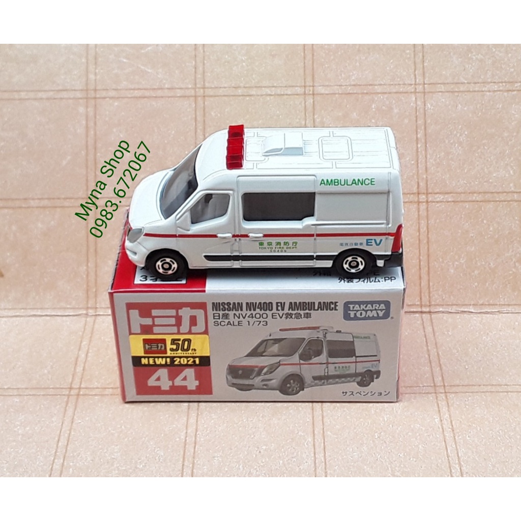 Đồ chơi mô hình tĩnh xe Tomica, No.44 Nissan NV400 EV Ambulance, xe cấp cứu