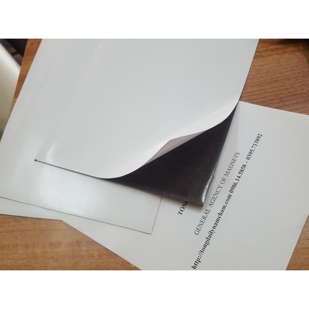 Nam châm dẻo A4-1mm có keo, nam châm lá a4 dùng làm decal, dạy học...
