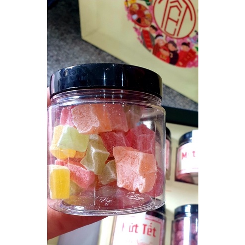 (LẺ = SỈ) SÉT HỘP MỨT QUÀ TẾT CAO CẤP 8 VỊ  ( HÌNH THẬT) NẶNG 1.6KG KÈM TÚI GIẤY | BigBuy360 - bigbuy360.vn