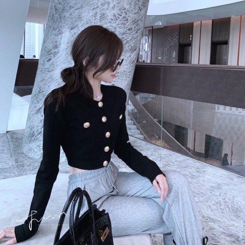 Bộ len dệt kim phối cúc vàng