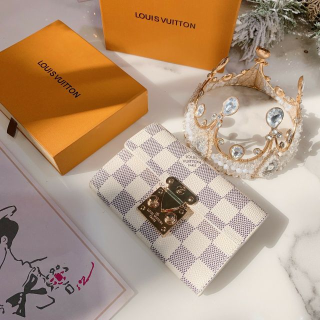 Ví V khoá sập (fullbox ảnh thật) | BigBuy360 - bigbuy360.vn