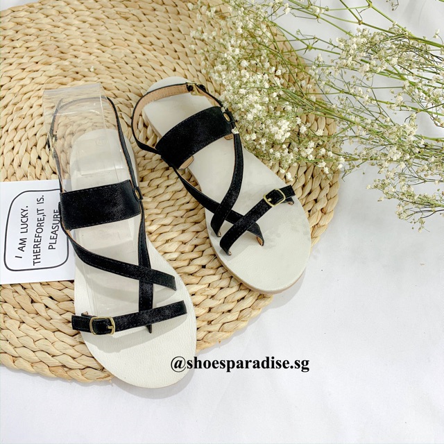 Giày Sandal Xỏ Ngón Khoá Đế Bệt Shoes Paradise