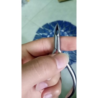 Kìm Ngọc nhặt da, Kìm móng giả