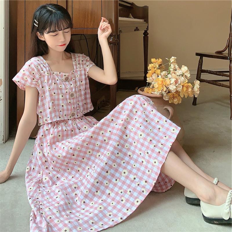 Cả set áo croptop tay ngắn cổ vuông hoa cúc sọc + váy dài hoa cúc ulzzang ( 2 màu )