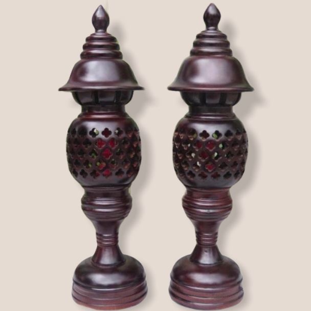 Cặp đèn thờ gỗ xà cừ cao 36cm