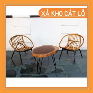Bàn tròn gỗ chân sắt dành cho quán cà phê