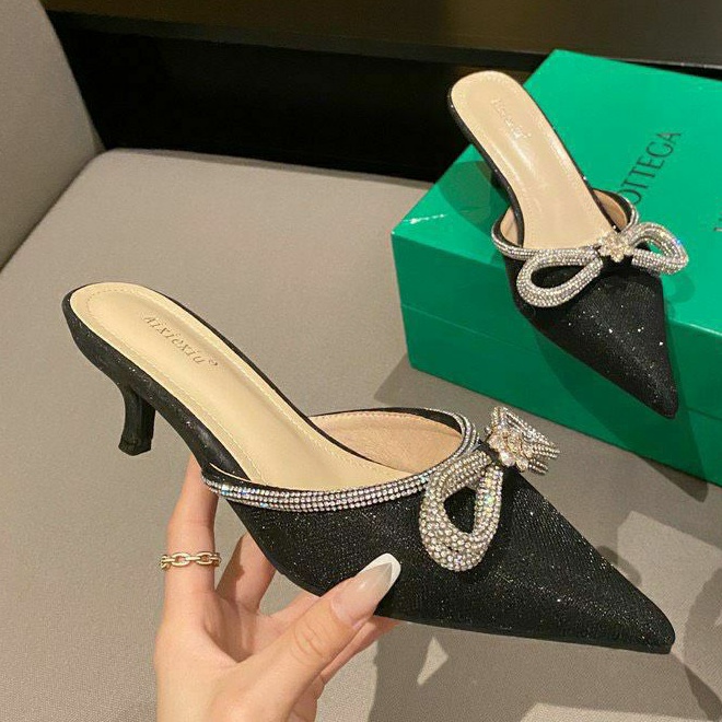 Giày Sục da nhũ nơ đá gót nhú 3p đen bạc