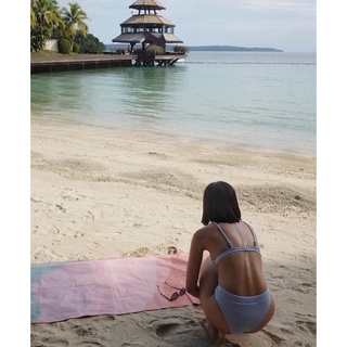 Bikini 2 mảnh xẻ ngực quần thong