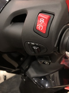 Nút IDLING STOP đỏ SH 300i