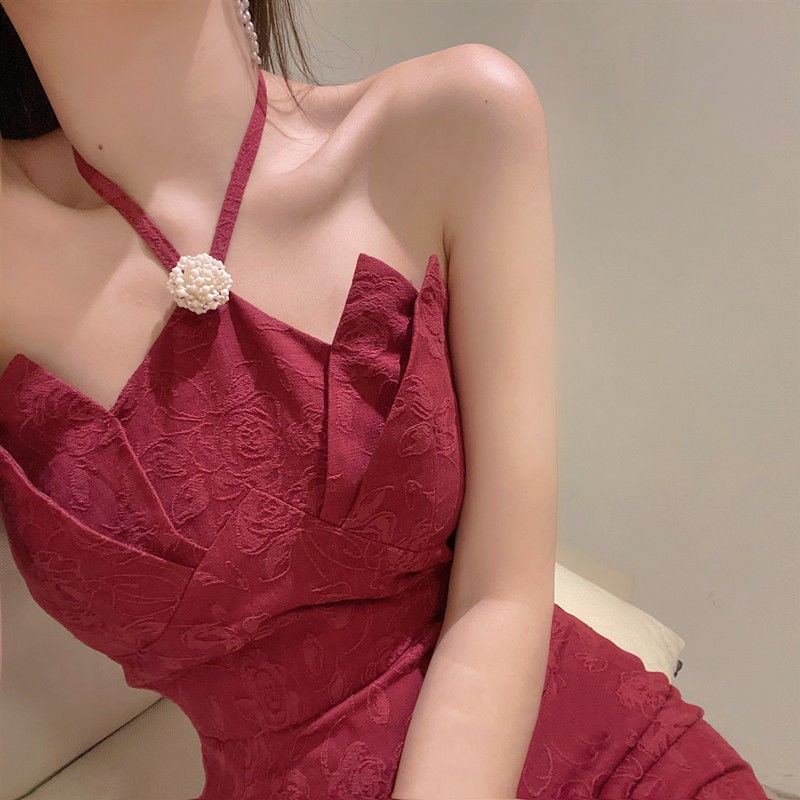 Đầm Hai Dây Dài Lưng Cao Họa Tiết Hoa Sen Đỏ Rượu Cổ Điển 2021