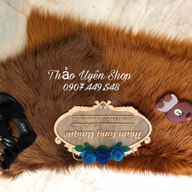 Thảm lông nâu chụp ảnh sản phẩm ,giày ,túi xách