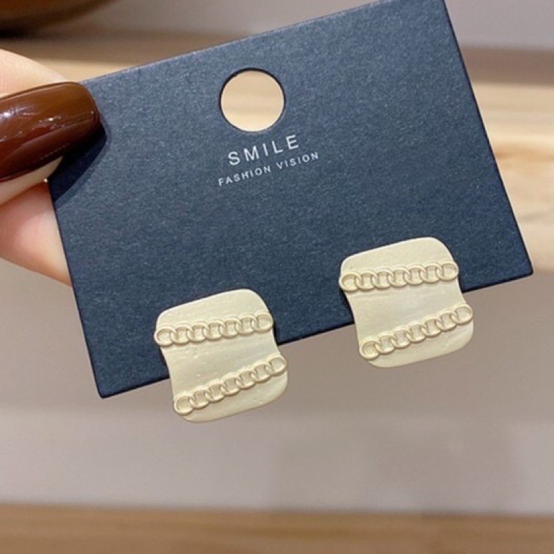 Khuyên tai xích dập vuông cá tính KT240