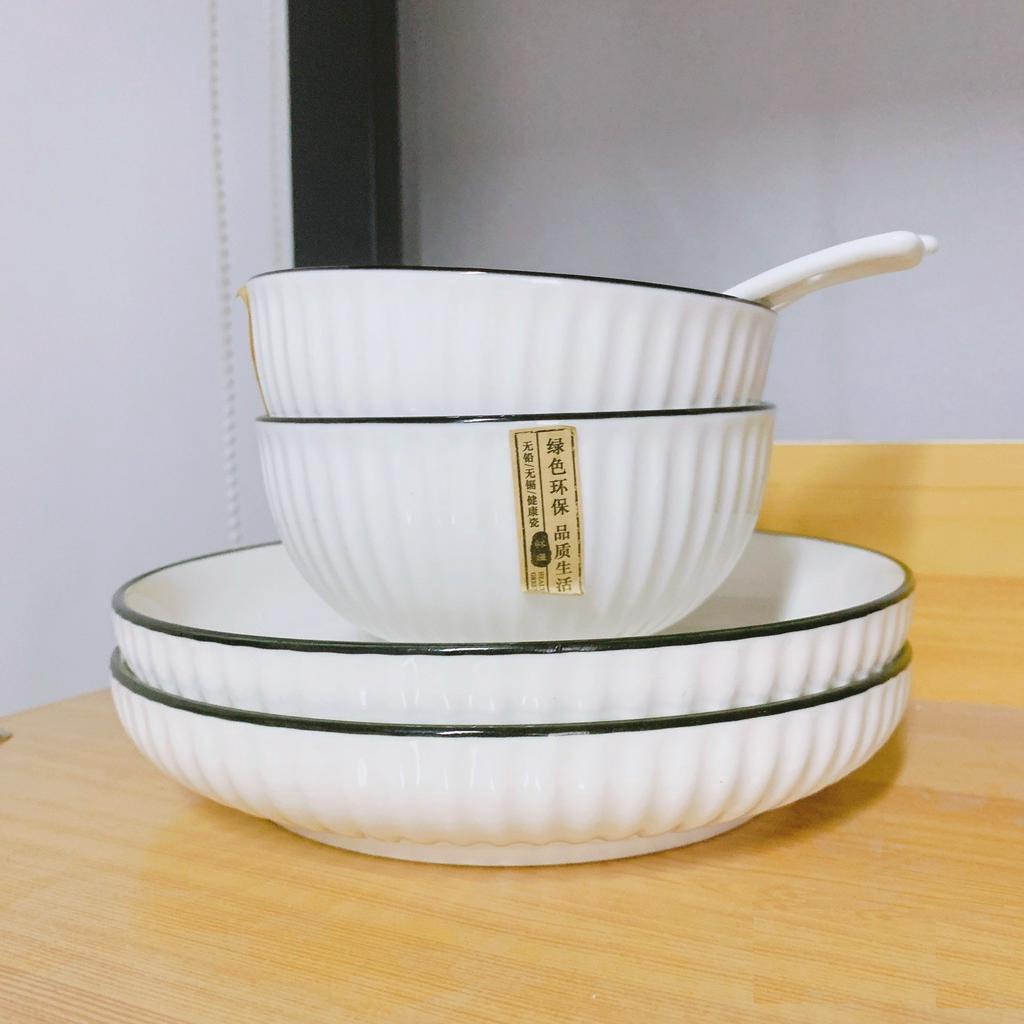 Set bát đĩa sứ 12 chi tiết trắng Seka, Bộ chén dĩa viền đen sang trọng