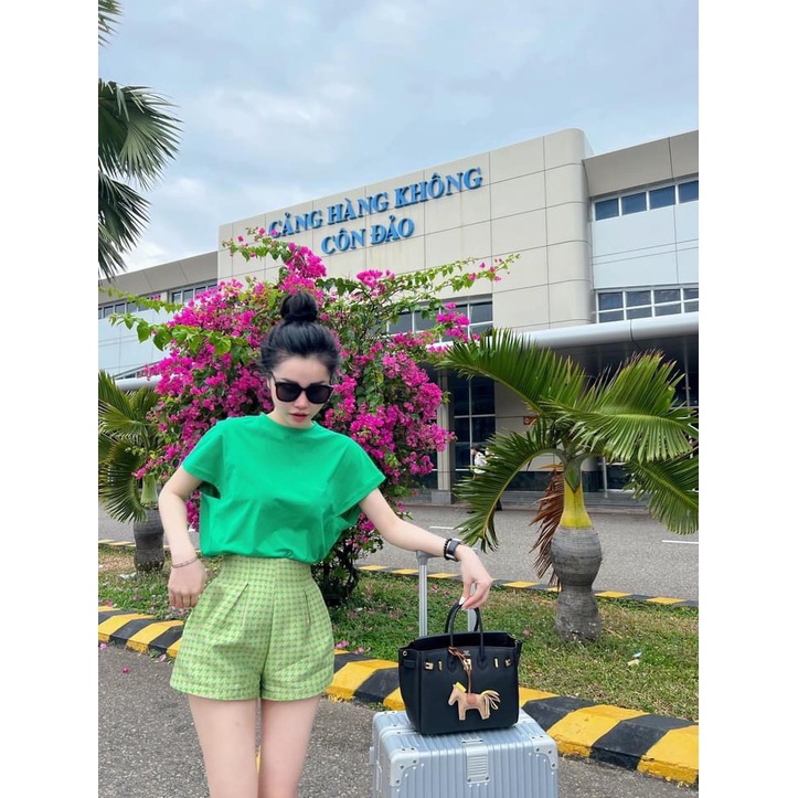 Set bộ áo phông cổ tròn độn vai phối quần short cạp cao đơn giản nhưng cực kì xinh nha khách %$&%^