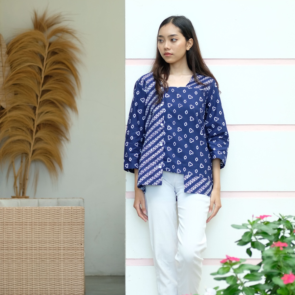 Jogjacart Batik - Áo Blouse Cao Cấp Màu Xanh Nước Biển Dành Cho Nữ Công Sở Hiện Đại