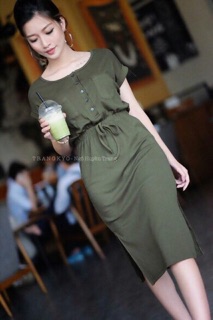 Đầm ôm xẻ tà