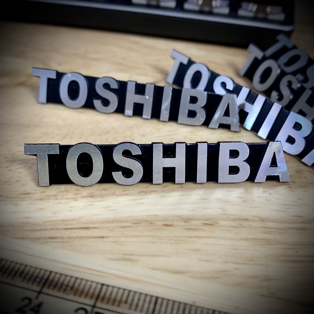 Tem/logo Toshiba nhôm, giá 1 chiếc.