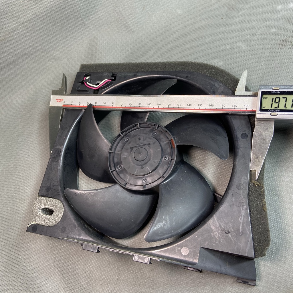 Quạt 17 cm NIDEC 12v 0.1A  gió siêu êm L19W12MS1A5-52K09