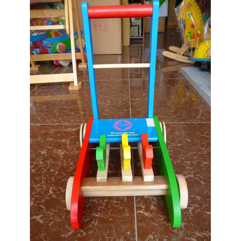 Xe tập đi bằng gỗ cho bé