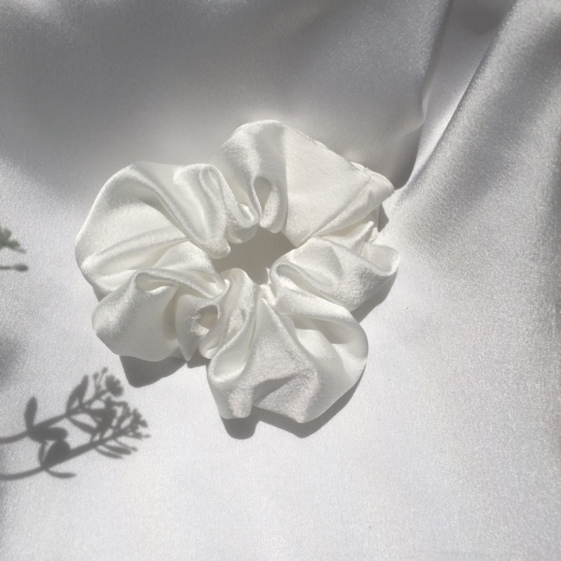 Dây buộc tóc scrunchies phi bóng màu đen, trắng 12cm cá tính, xinh xắn